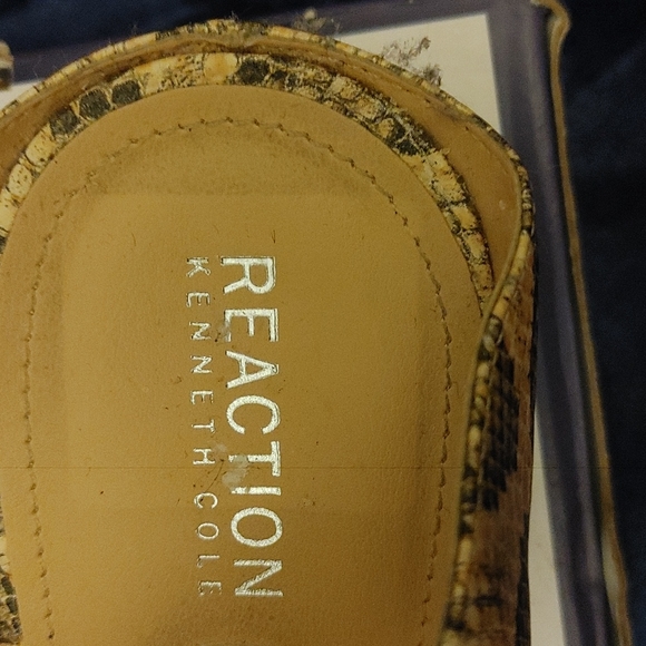 Reaction Kenneth Cole Croc Sandals - Picture 2 of 4